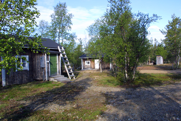 Kesä on tullut Kiilomajalle. Alkukesä on usein mitä parhain ajankohta Lapinreissulle.